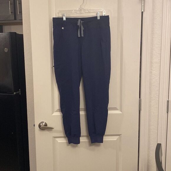 Figs scrubs, joggers, size medium - Picture 1 of 8